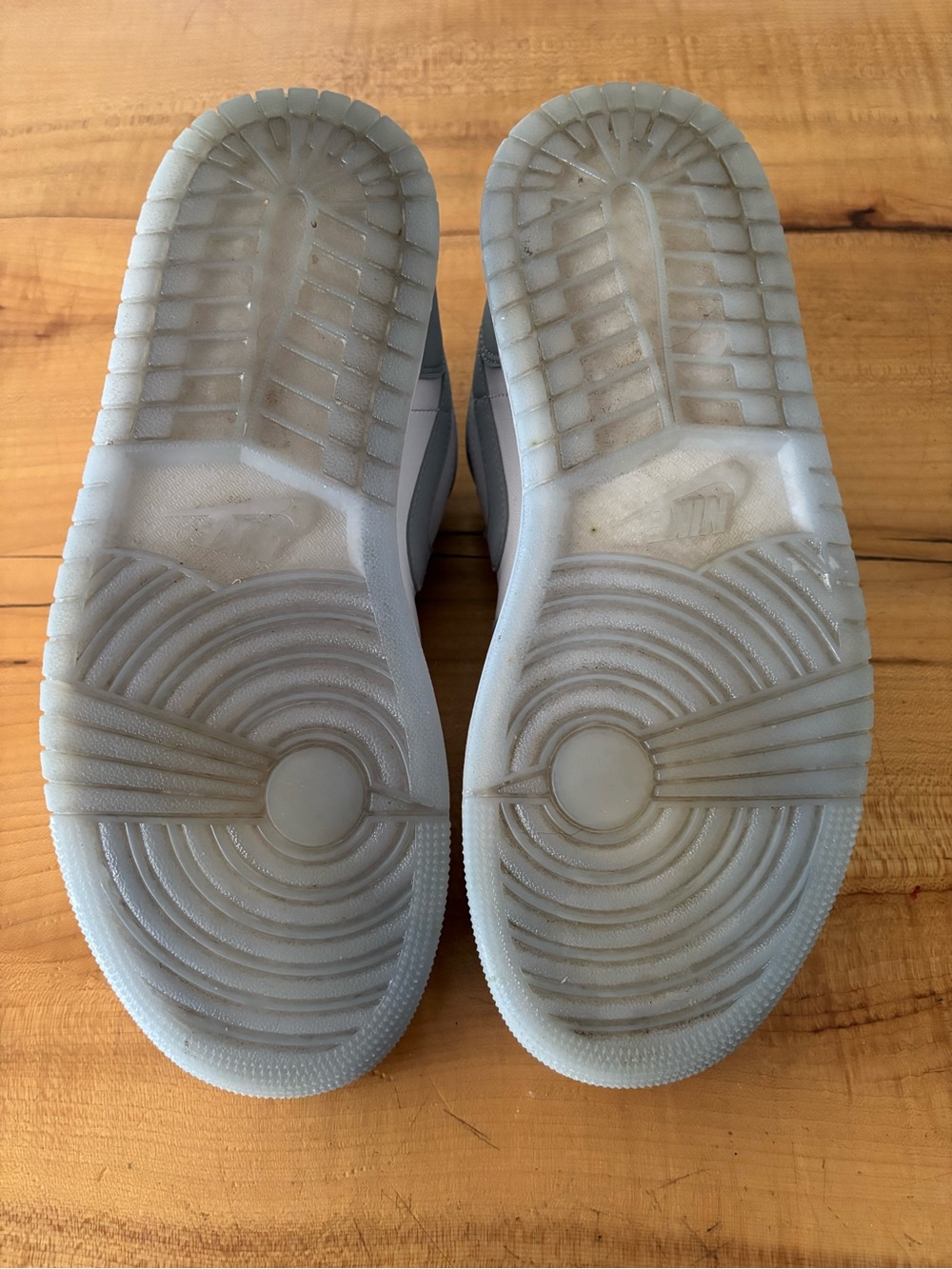 Jordan 1 Low - Picture 5 of 5